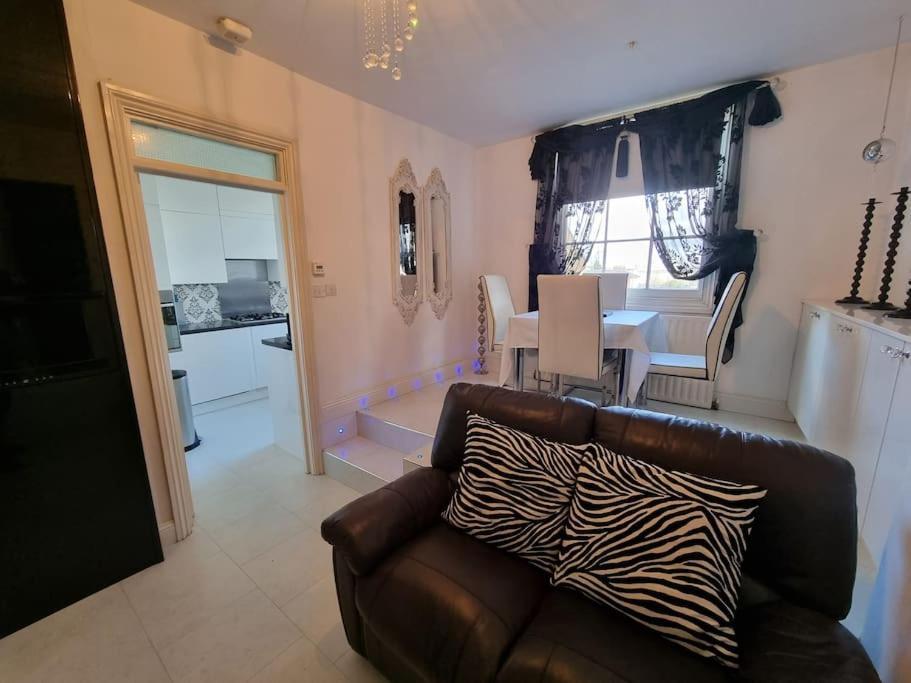 Beautiful Apartment In The Heart Of Rochester ローチェスター エクステリア 写真